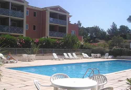 Lagrange Vacances Le Domaine Des Grands Pins Saint-Raphael (Var) Exterior foto
